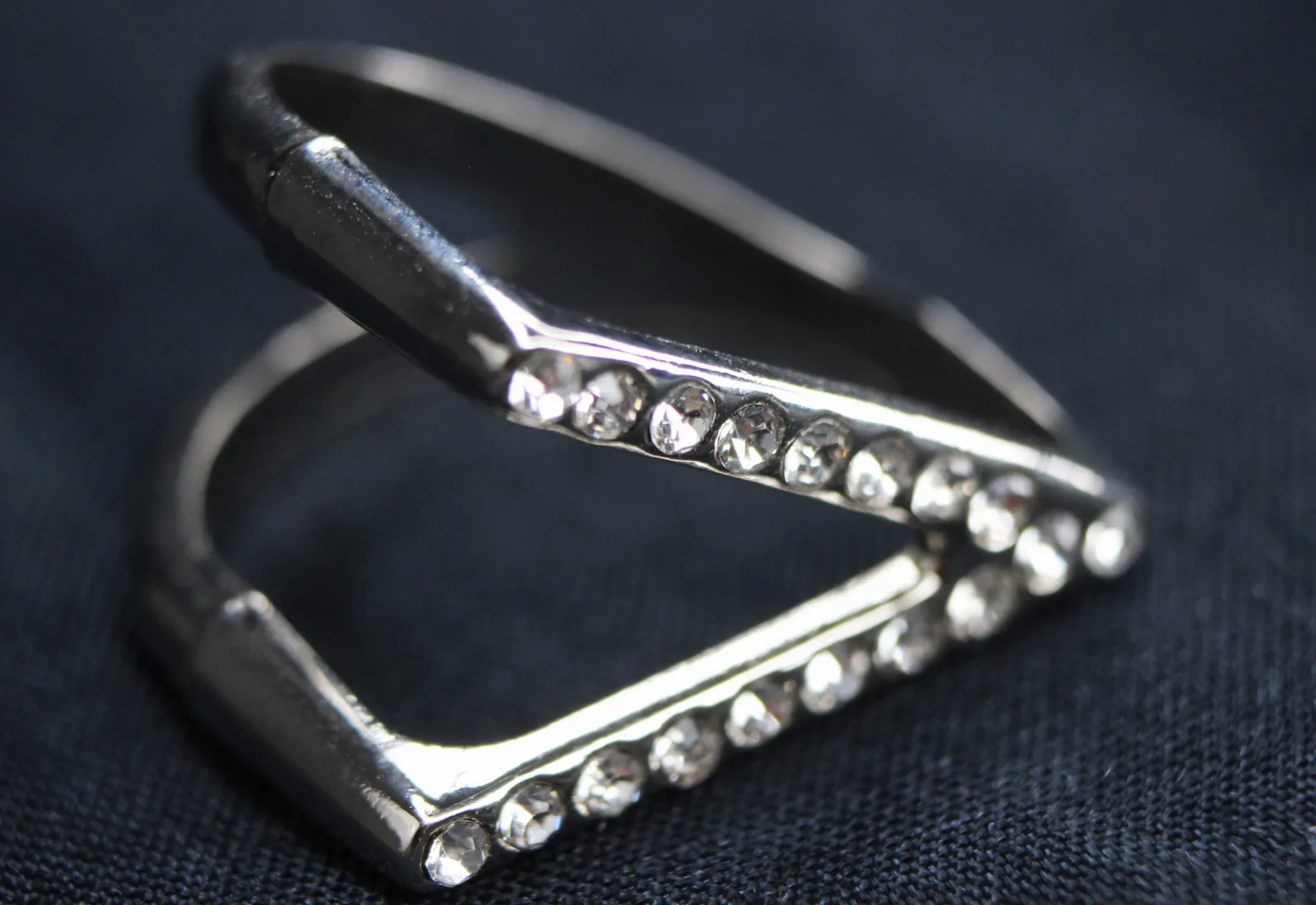 Geometric V Diamond Slide